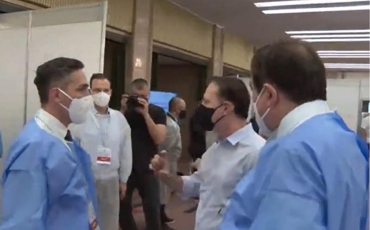Florin Cîţu, în vizită la maratonul de vaccinare anti-Covid-19 de la Sala Palatului Premierul Florin Cîţu îşi doreşte ca un număr cât mai mare de români să se vaccineze împotriva coronavirusului