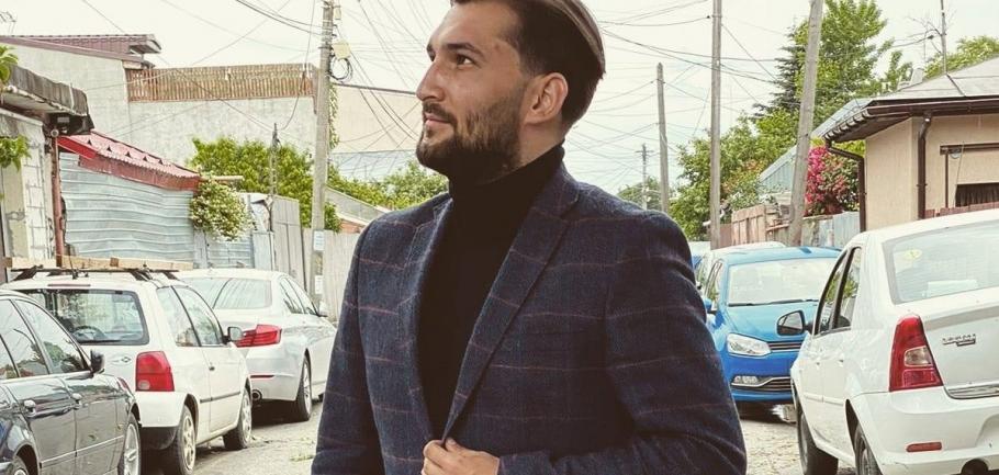 Sică, fiul lui Ilie Dumitrescu, a fost condamnat la 2 ani şi patru luni de închisoare cu suspendare pentru trafic de droguri. Decizia nu e definitivă Sică, fiul lui Ilie Dumitrescu, a fost condamnat la 2 ani şi patru luni de închisoare cu suspendare pentru trafic de droguri. Decizia nu e definitivă