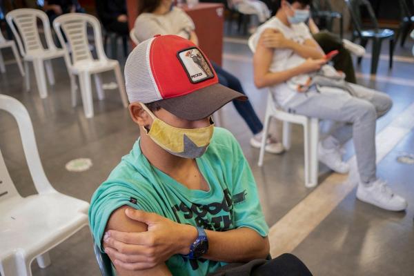 Tineri vaccinați anti-Covid