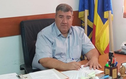 Primarul din Ștefănești, acuzat că a violat o fetiță de 13 ani, pus în libertate