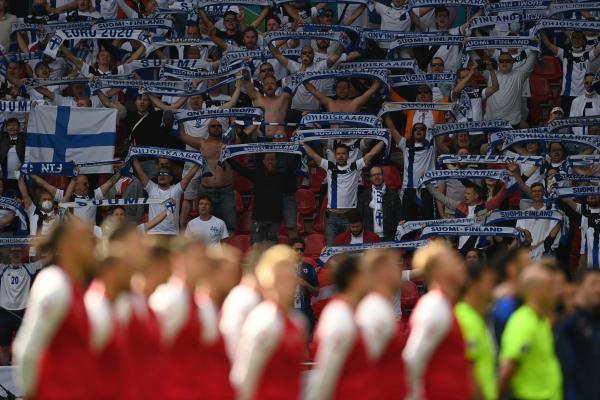 Fanii finlandezi in tribunele din Copenhaga, la meciul cu Danemarca
