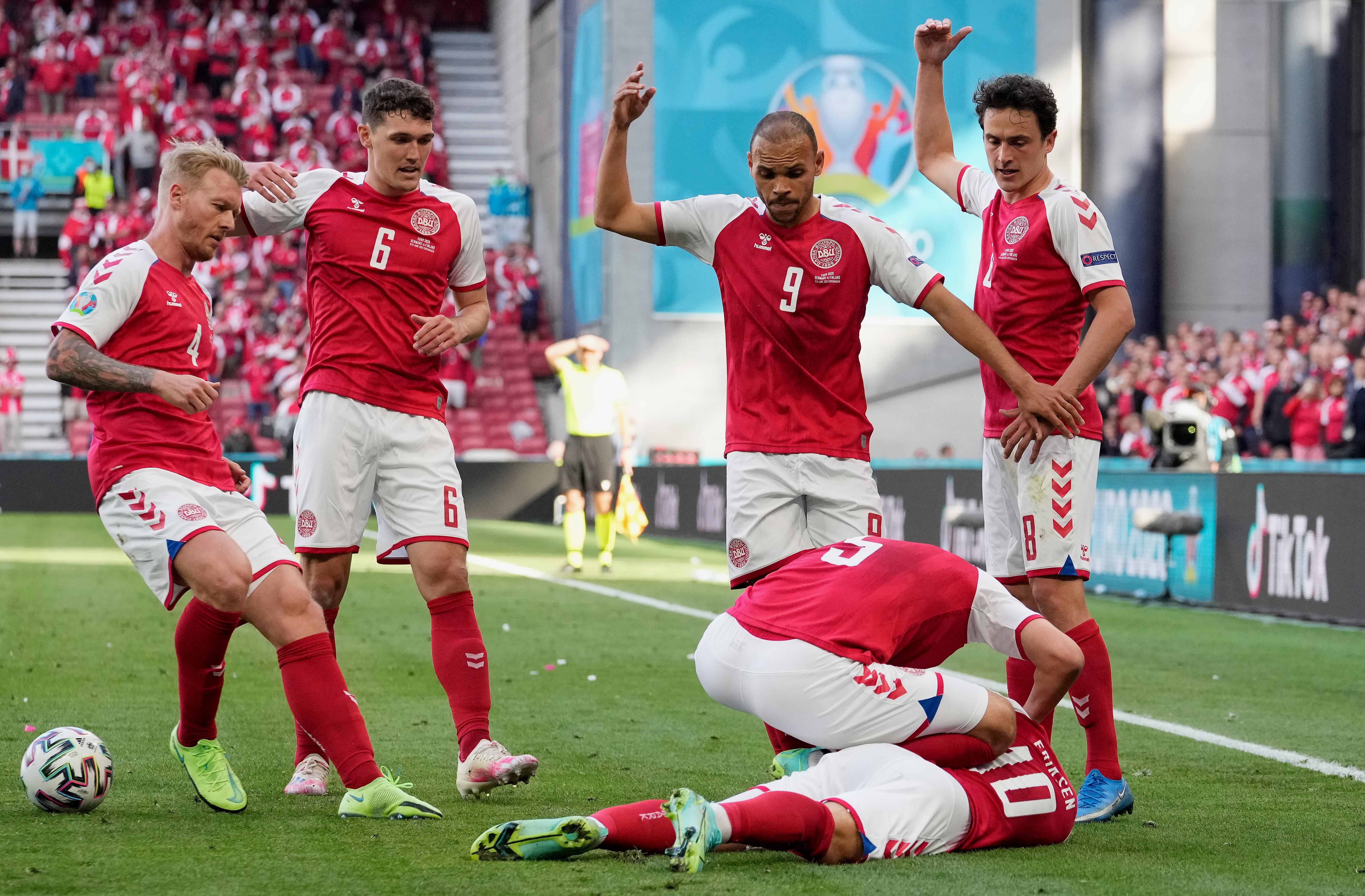 Christian Eriksen s-a prăbușit pe gazon în minutul 41 al partidei cu Finlanda de la EURO 2020 Christian Eriksen s-a prăbușit pe gazon în minutul 41 al partidei cu Finlanda de la EURO 2020