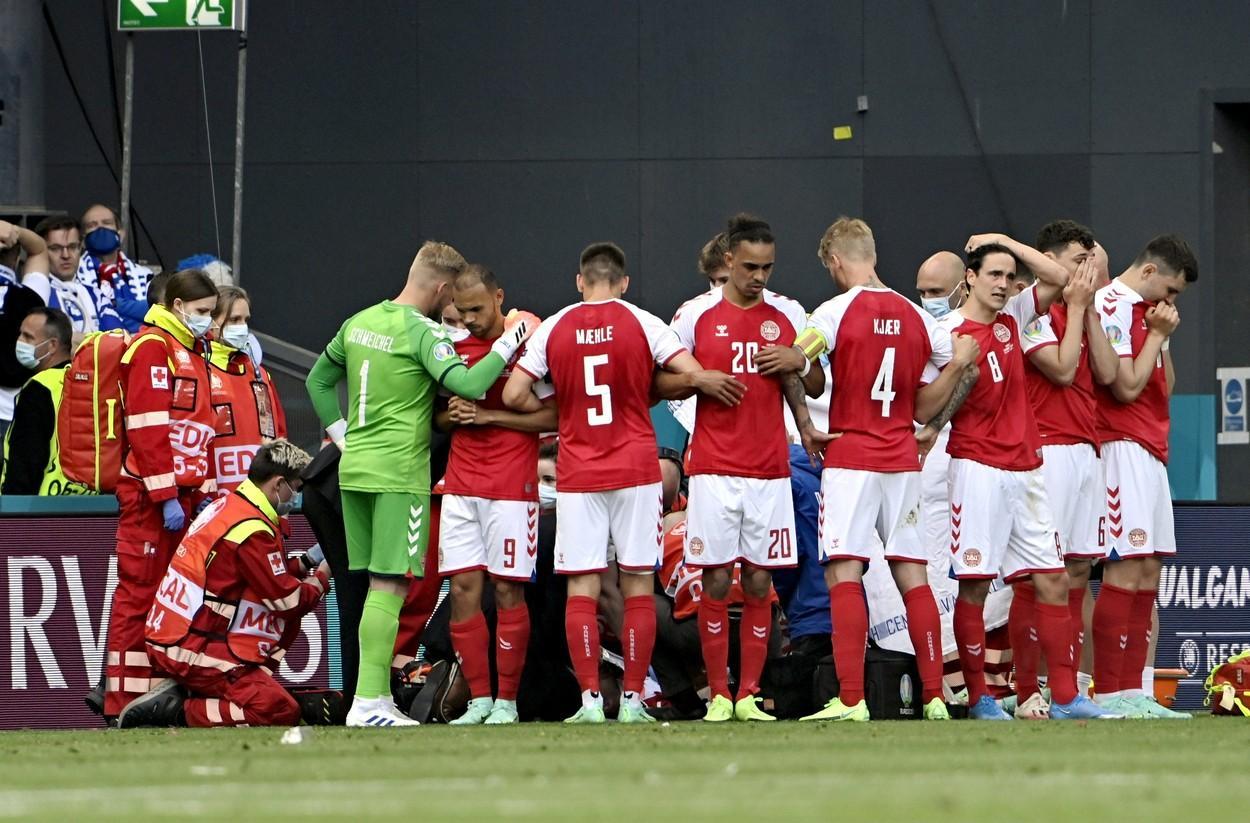 EURO 2020. Directorul lui Inter, reacţie dură după cazul Eriksen: "Să tacă din gură toţi idioţii care spun că a fost din cauza Covid sau a vaccinului" EURO 2020. Directorul lui Inter, reacţie dură după cazul Eriksen: "Să tacă din gură toţi idioţii care spun că a fost din cauza Covid sau a vaccinului"