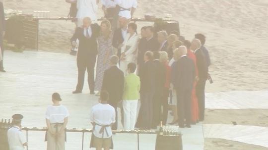 Liderii G7 criticați și numiţi "ipocriţi" pentru că au participat la o petrecere pe plaja Carbis Bay încălcând unele retricții Covid Liderii G7 criticați și numiţi "ipocriţi" pentru că au participat la o petrecere pe plaja Carbis Bay încălcând unele retricții Covid