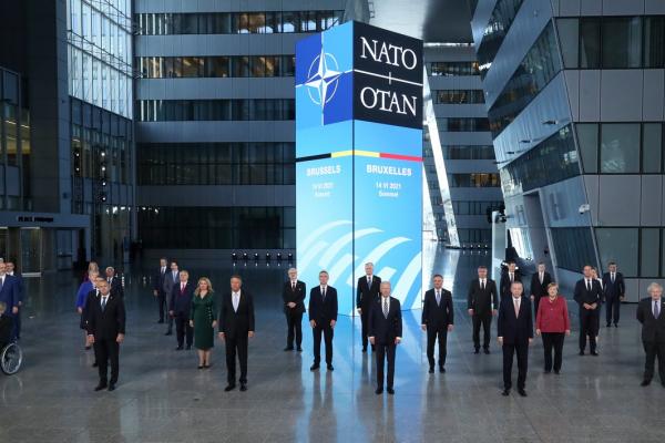 Statele membre NATO participă la un ”summit al regăsirii”, luni, la Bruxelles, şi urmează să lanseze un mesaj de unitate şi fermitate vizând Moscova şi Beijingul.