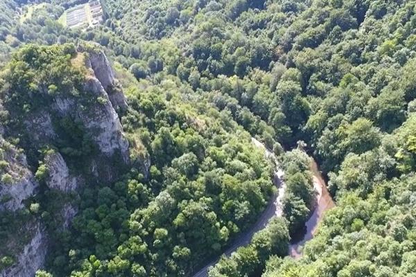 Imagini filmate cu drona în Parcul Național Cheile Nerei – Beușnița