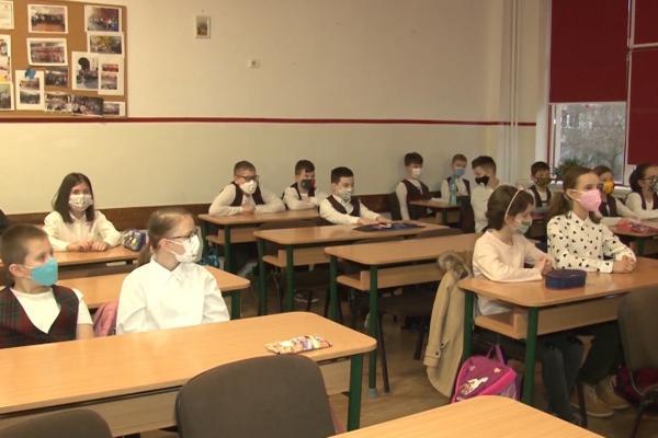 UDMR a propus ca alocaţiile pentru copii să fie diferenţiate în funcţie de veniturile părinţilor UDMR a propus ca alocaţiile pentru copii să fie diferenţiate în funcţie de veniturile părinţilor