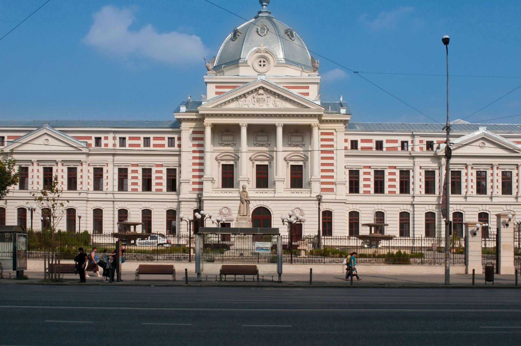 Blocul de sterilizare de la Colțea este defect de o săptămână. Instrumentele pentru operaţii sunt trimise cu ambulanţa la Cantacuzino Blocul de sterilizare de la Colțea este defect de o săptămână. Instrumentele pentru operaţii sunt trimise cu ambulanţa la Cantacuzino