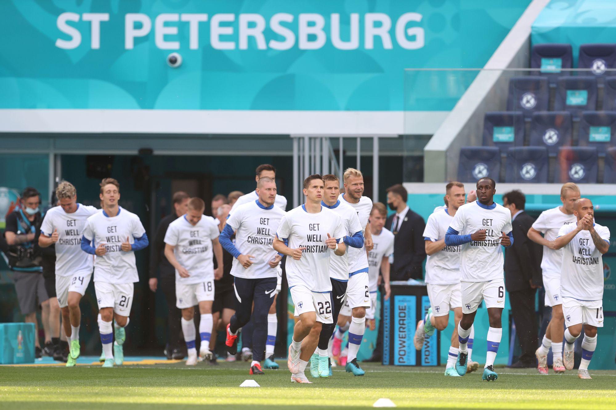 Jucătorii Finlandei au ieşit la încălzire pentru meciul cu Rusia purtând tricouri albe cu mesaje de susţinere pentru Christian Eriksen