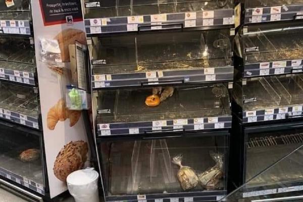 Șoboloani într-un supermarket din Sectorul 1