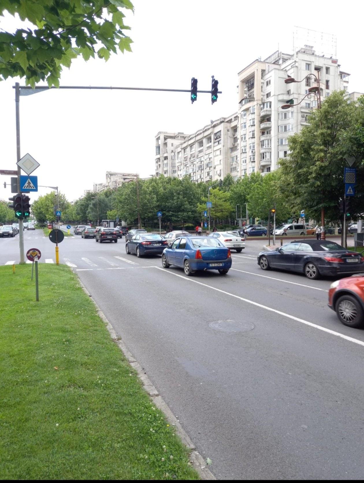 Cabluri roase de șoareci, semafoare defecte într-o intersectie din București
