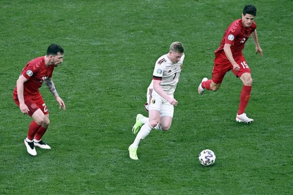 De Bruyne (în alb) a făcut diferenţa în favoarea Belgiei