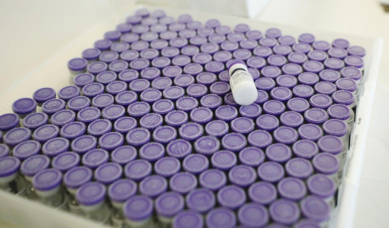 Israelul îi împrumută pe palestinieni cu un milion de doze de vaccin Pfizer, aflate pe punctul de a expira Israelul îi împrumută pe palestinieni cu un milion de doze de vaccin Pfizer, aflate pe punctul de a expira
