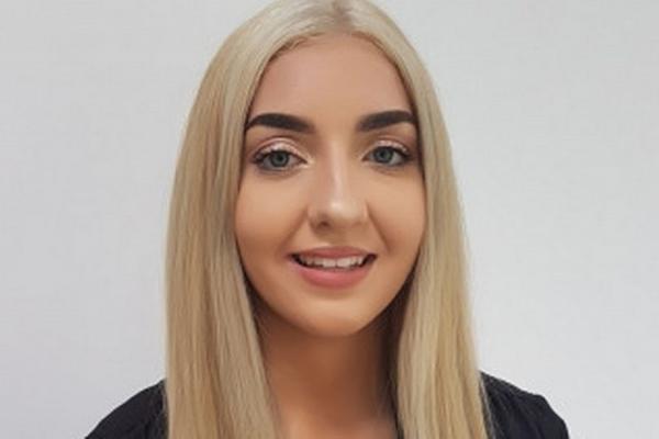 Ella era studentă în Liverpool
