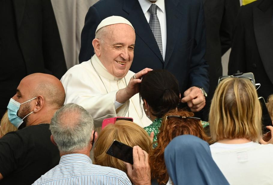 Premieră la Vatican: Papa Francisc a modificat legea Bisericii Catolice astfel încât clericii să poată fi pedepsiți pentru infracțiuni sexuale Premieră la Vatican: Papa Francisc a modificat legea Bisericii Catolice astfel încât clericii să poată fi pedepsiți pentru infracțiuni sexuale