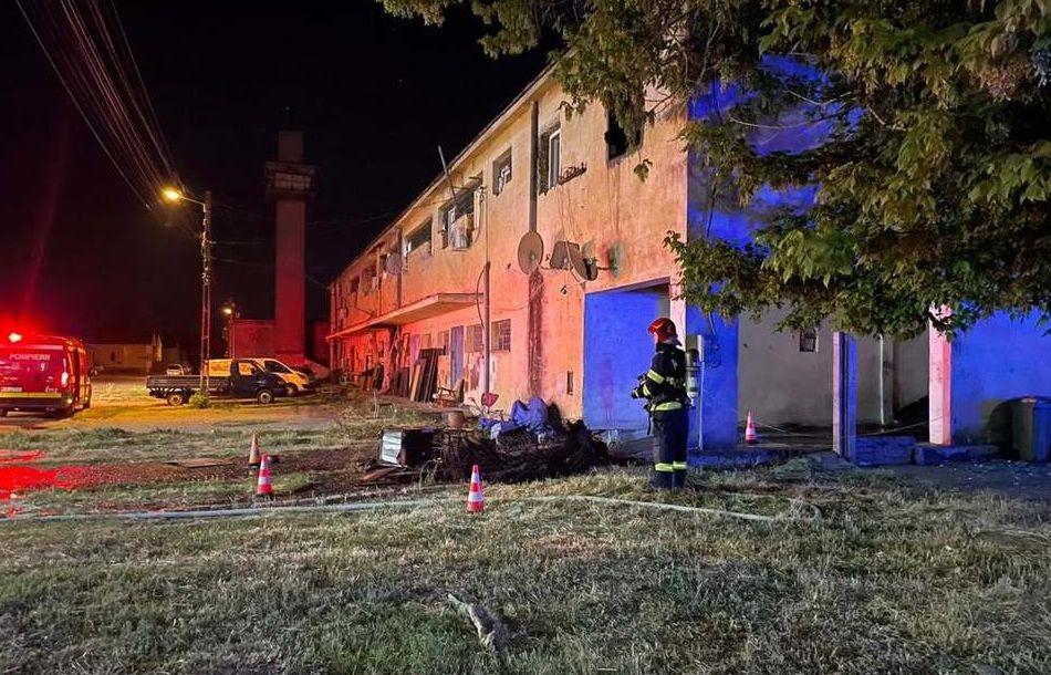 Bărbat găsit carbonizat după un incendiu care a izbucnit într-un bloc din Giroc, lângă Timișoara