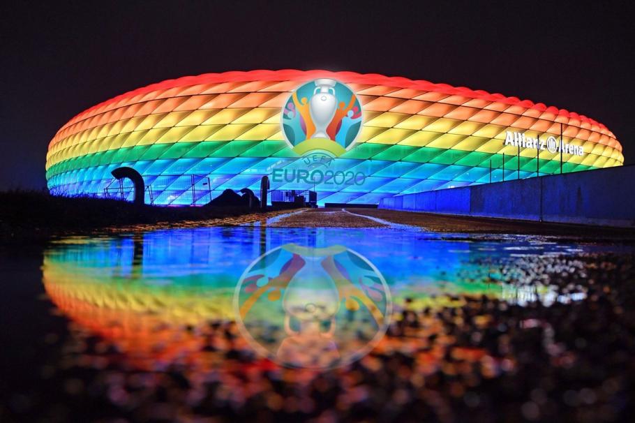 UEFA a blocat iluminarea în culorile curcubeului a stadionului unde se joaca Germania-Ungaria. Mesaj dur de la Budapesta: ”Este periculos” UEFA a blocat iluminarea în culorile curcubeului a stadionului unde se joaca Germania-Ungaria. Mesaj dur de la Budapesta: ”Este periculos”