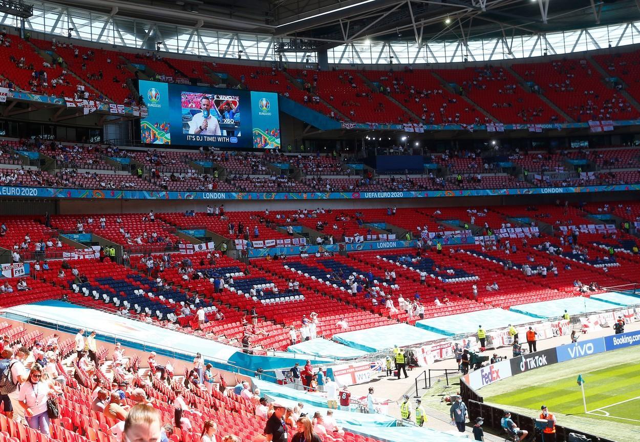Mai mulţi spectatori la semifinalele şi finala EURO 2020. Guvernul britanic a ridicat la 75% gradul de ocupare a stadionului Wembley Mai mulţi spectatori la semifinalele şi finala EURO 2020. Guvernul britanic a ridicat la 75% gradul de ocupare a stadionului Wembley