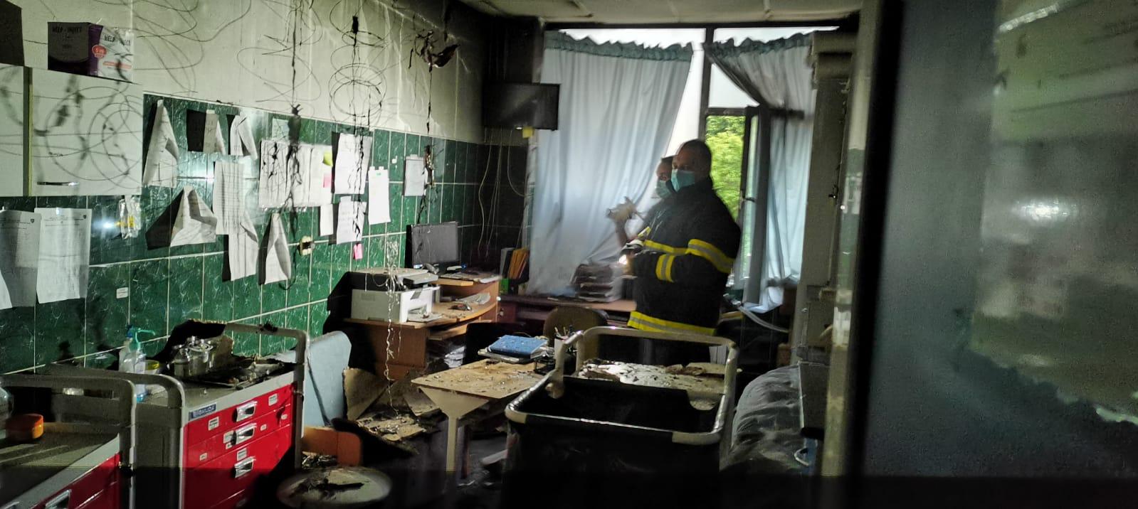 Primele imagini din salonul distrus de flăcări la Spitalului de Copii din Iaşi