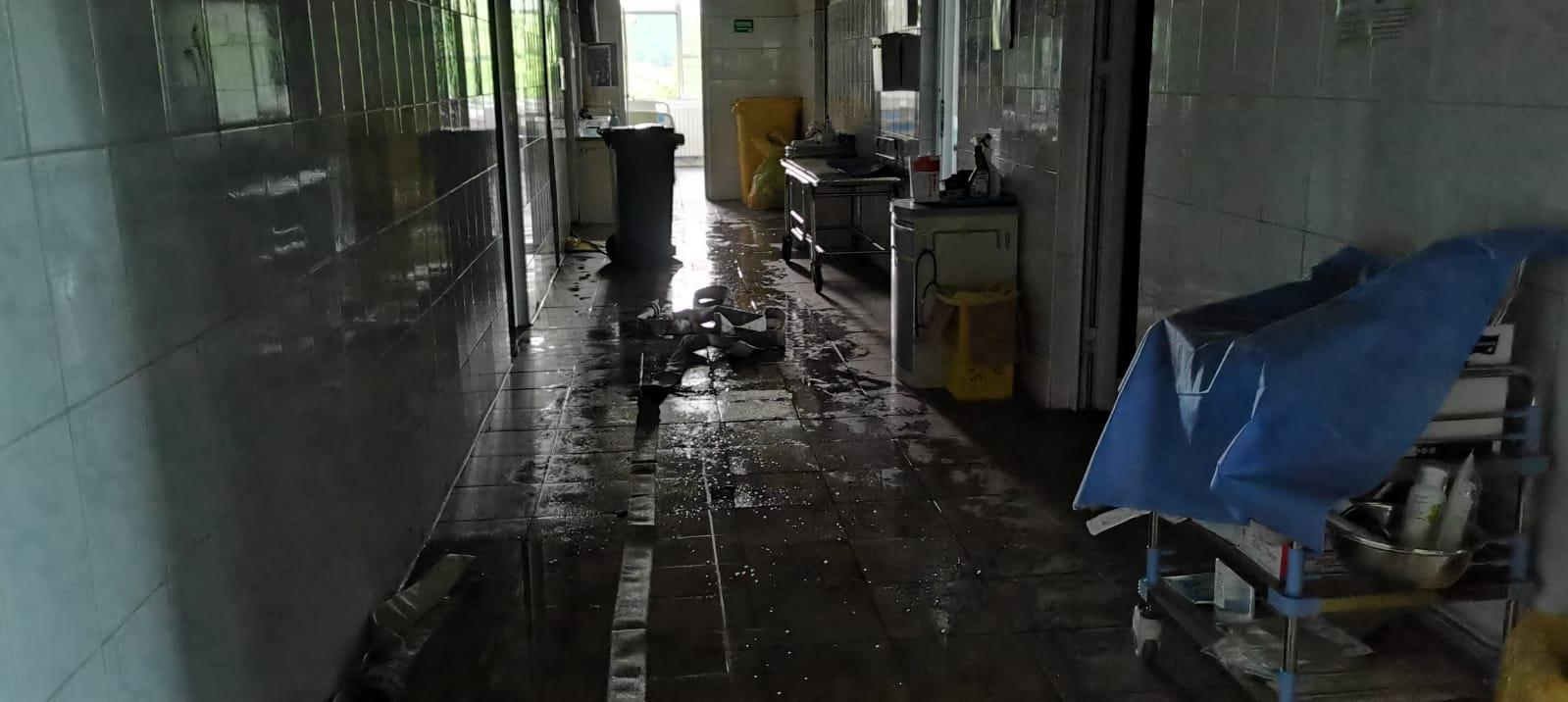 Primele imagini din salonul distrus de flăcări la Spitalului de Copii din Iaşi