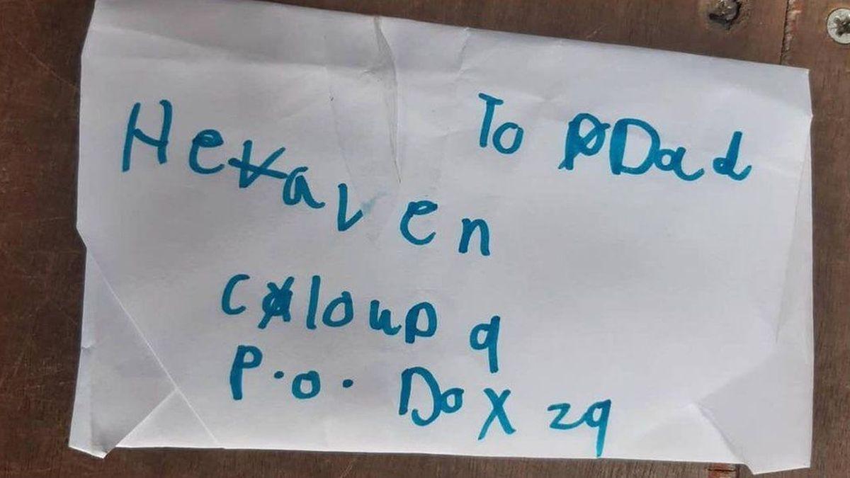 O fetiţă de 8 ani a trimis o scrisoare în ceruri pentru tatăl ei mort, în Anglia. Poştaşul a returnat-o