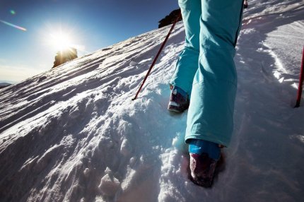 O româncă de 23 de ani a murit într-o excursie pe munte, în Italia. Tânăra a căzut 30 de metri în gol