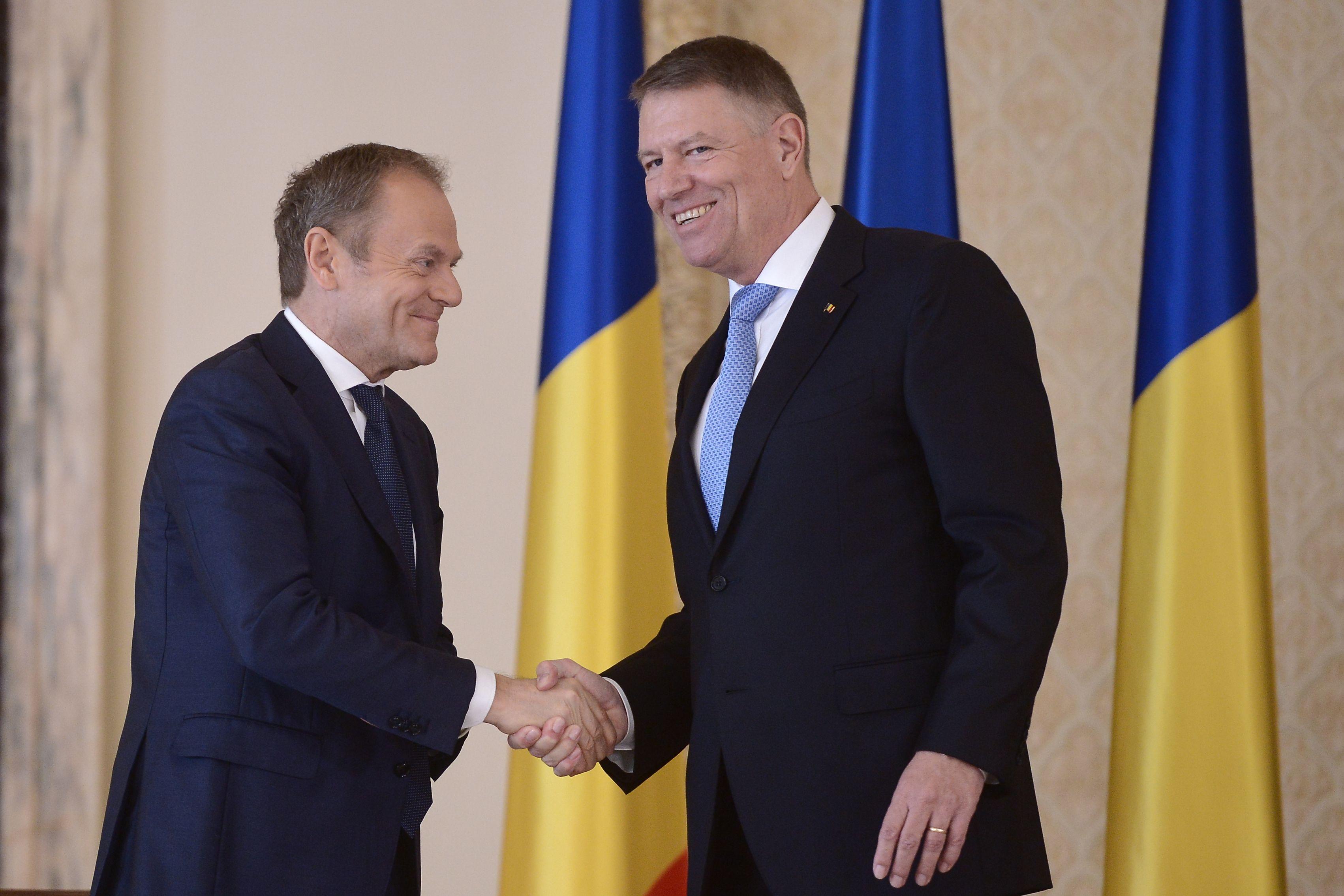 Klaus Iohannis l-a decorat pe Donald Tusk: "Un vechi prieten al României şi un adevărat european" Klaus Iohannis l-a decorat pe Donald Tusk: "Un vechi prieten al României şi un adevărat european"