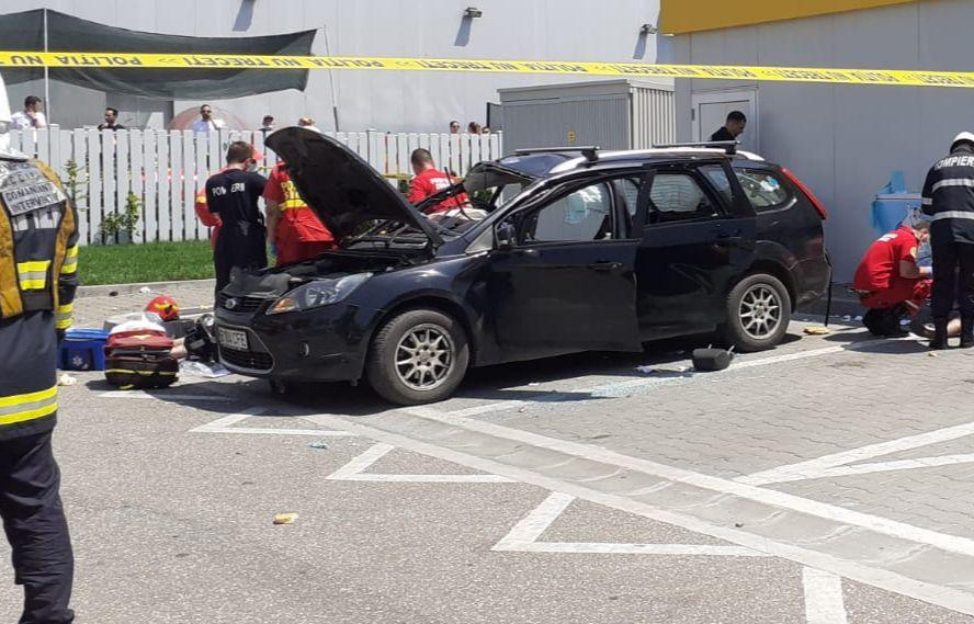Explozie într-o maşină, în Bucureşti. Doi bărbaţi, aflaţi în vehicul, au fost răniţi Explozie într-o maşină, în Bucureşti. Doi bărbaţi, aflaţi în vehicul, au fost răniţi