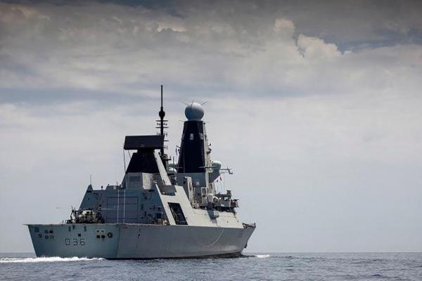 Rusia amenință că va bombarda distrugătorul britanic HMS Defender dacă se mai apropie de zona Crimeei