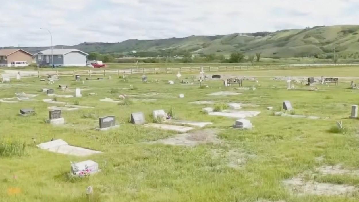 751 de morminte nemarcate au fost descoperite la o fostă școală rezidențială pentru copii indigeni în Canada