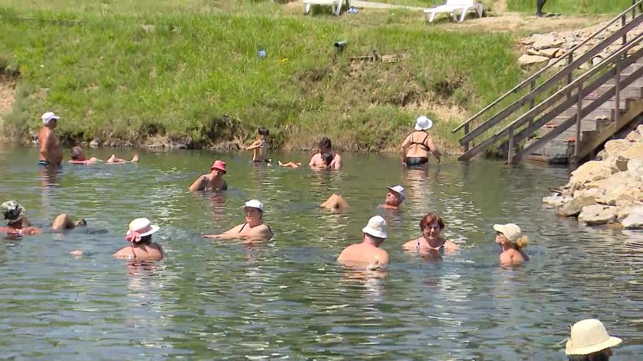 "Litoralul" din Sibiu, magnet pentru turiștii străini. Mulți vin în această perioadă datorită lacurilor cu efect de heliotermie "Litoralul" din Sibiu, magnet pentru turiștii străini. Mulți vin în această perioadă datorită lacurilor cu efect de heliotermie