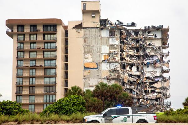 Bilanţul tragediei din Miami: 4 de morţi şi 159 de dispăruți.