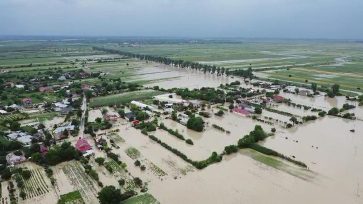 Cîţu: "Guvernul va aloca peste 155 de milioane pentru a repara infrastructura afectată de fenomenele meteo" Cîţu: "Guvernul va aloca peste 155 de milioane pentru a repara infrastructura afectată de fenomenele meteo"