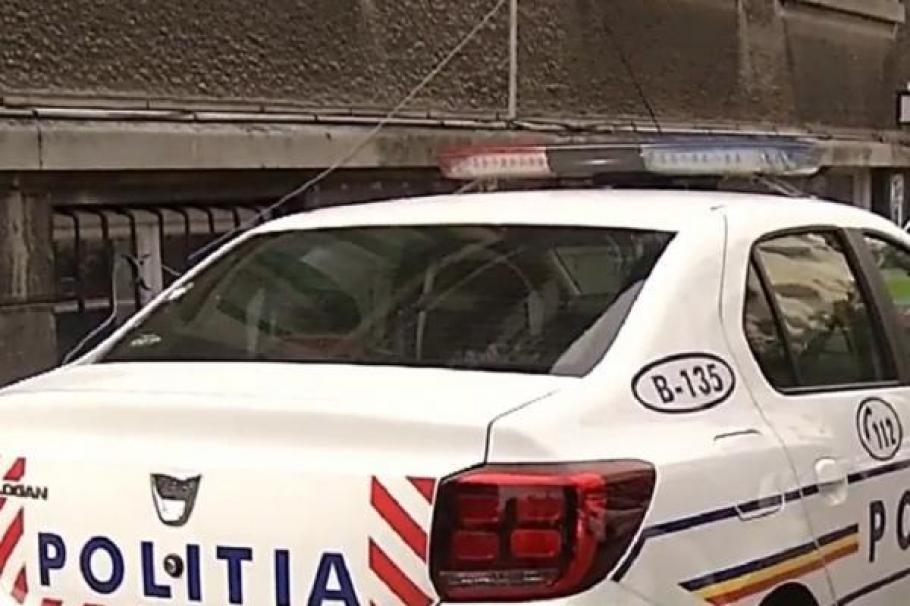 Cum se răzbună Poliţia: un piteştean a fost urmărit în trafic şi amendat pentru că a atras atenţia poliţiştilor că au parcat în intersecţie - VIDEO Cum se răzbună Poliţia: un piteştean a fost urmărit în trafic şi amendat pentru că a atras atenţia poliţiştilor că au parcat în intersecţie - VIDEO