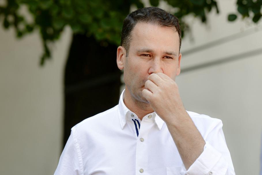 Robert Negoiţă susţine că a sunat-o pe Clotilde Armand pentru a ajuta în criza gunoiului din Secorul 1, dar aceasta nu i-a răspuns Robert Negoiţă susţine că a sunat-o pe Clotilde Armand pentru a ajuta în criza gunoiului din Secorul 1, dar aceasta nu i-a răspuns