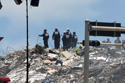 Bilanțul tragediei din Miami a crescut la cinci morți și 156 de dispăruți. Patru dintre victime au fost identificate Bilanțul tragediei din Miami a crescut la cinci morți și 156 de dispăruți. Patru dintre victime au fost identificate