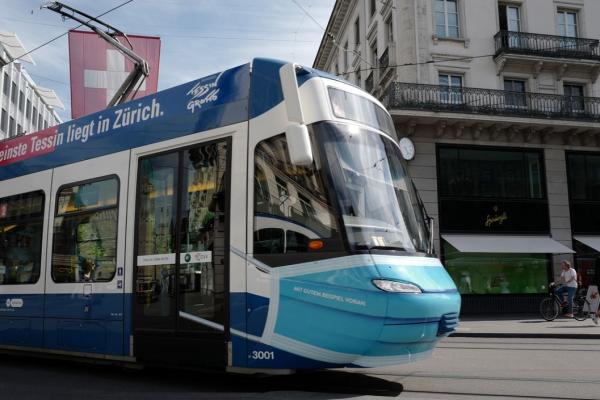 Un pasager mort a călătorit ore întregi cu tramvaiul, prin Zurich, şi nu a observat nimeni: "Ignoranţa oamenilor mă uluieşte"