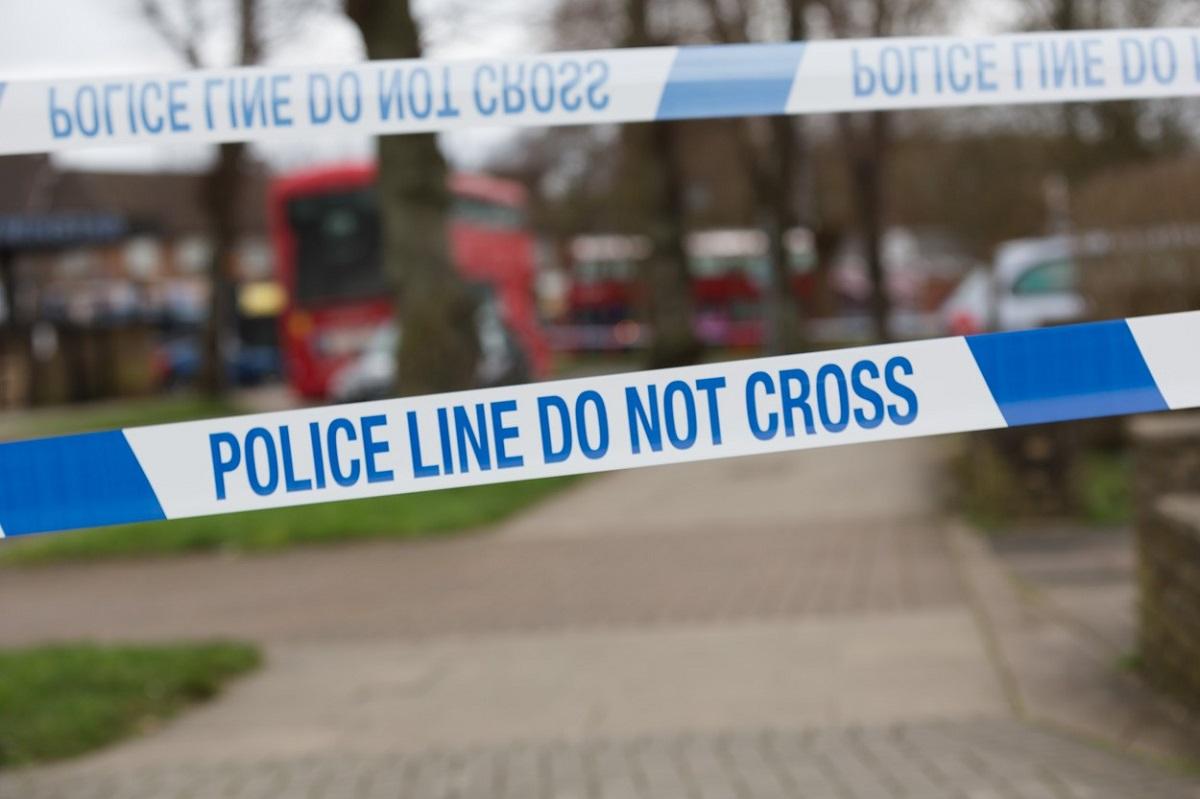Trei adolescenţi sunt judecaţi pentru uciderea băiatului de 13 ani, din Marea Britanie Trei adolescenţi sunt judecaţi pentru uciderea băiatului de 13 ani, din Marea Britanie