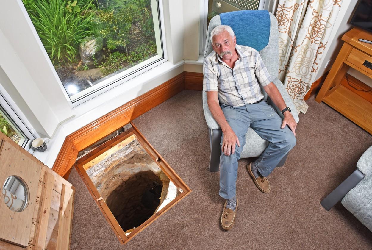 Colin Steer a descoperit o fântână sub podeaua din living