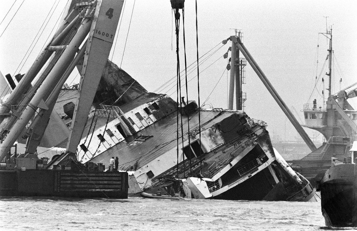 Feribotul Herald of Free Enterprise, scufundat în portul Zeebrugge