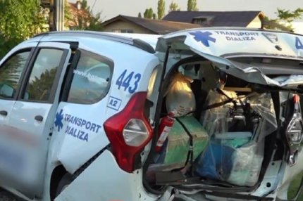 O femeie a murit și alta a fost rănită după un accident revoltător. Șoferul ambulanței în care se aflau era băut. Familia cere daune de 1 milion de euro