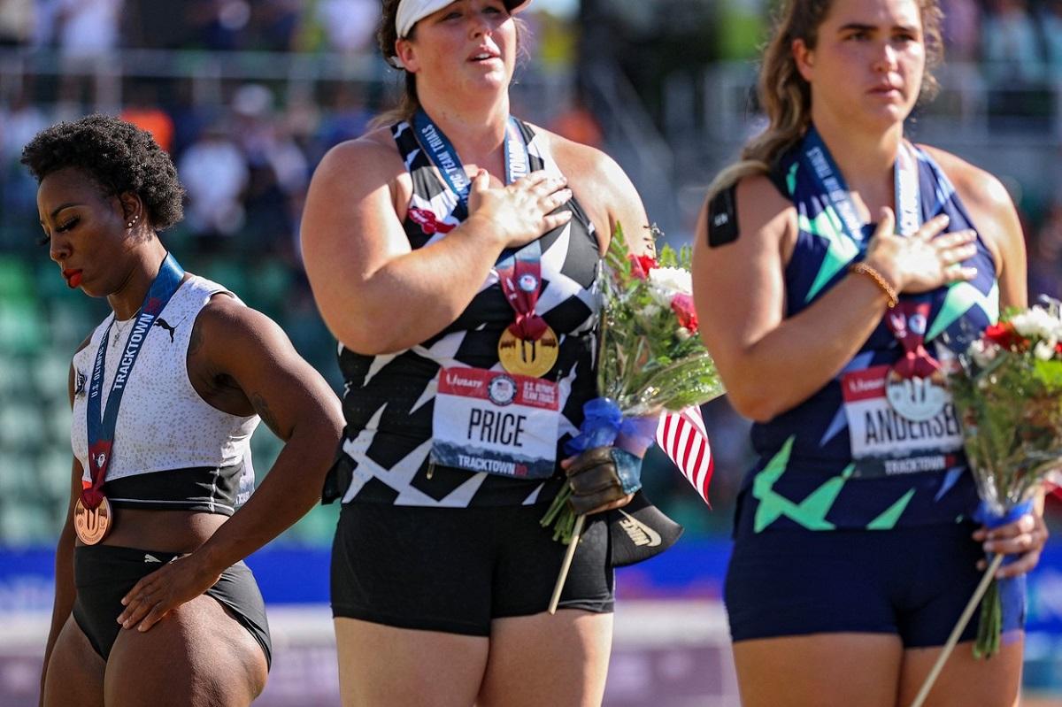 Gwen Berrz acuzată după ce a întors spatele drapelului la ceremonia de premiere Ocupantele primelor trei locuri ale competitiei de la Oregon