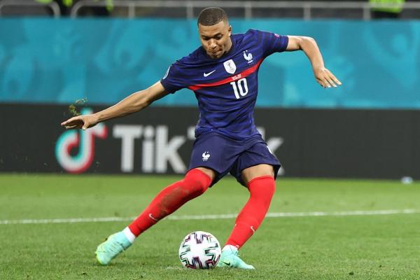 Atacantul francez Kzlian Mbappe