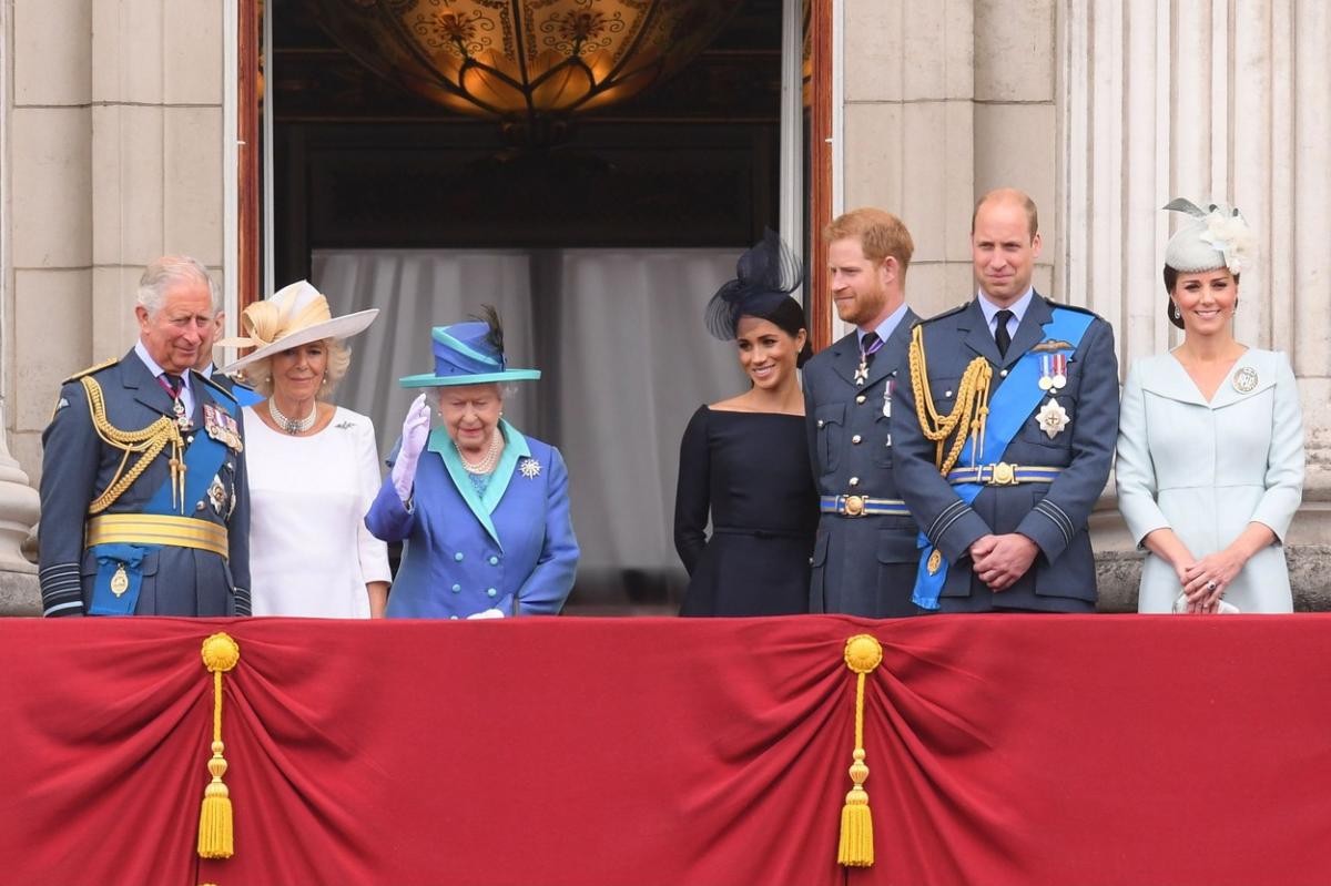 Dezvăluiri scandaloase despre familia regală britanică Dezvăluiri scandaloase despre familia regală britanică