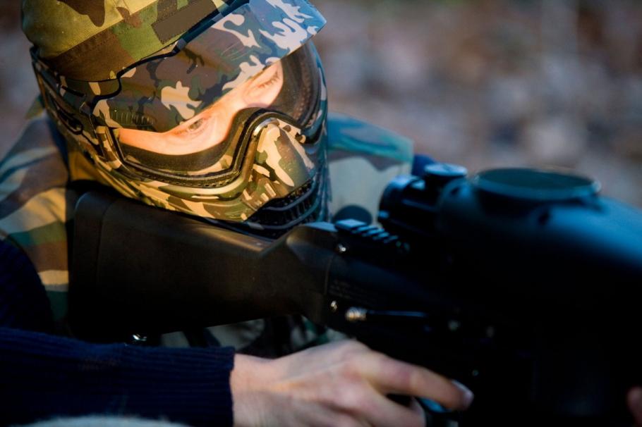 Un bărbat din Florida a confundat pistolul de paintball cu unul real şi a împuşcat un copil de 10 ani. Tatăl băieţelului a fost pus sub acuzare Un bărbat din Florida a confundat pistolul de paintball cu unul real şi a împuşcat un copil de 10 ani. Tatăl băieţelului a fost pus sub acuzare