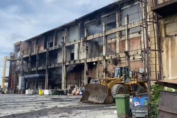 Incendiul de la incineratorul din Brazi a fost provocat. S-a produs o explozie, urmată de flăcări