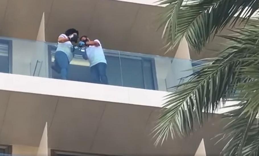 Doi turiști au murit după ce au căzut în gol de la balconul unui hotel din Ibiza Doi turiști au murit după ce au căzut în gol de la balconul unui hotel din Ibiza