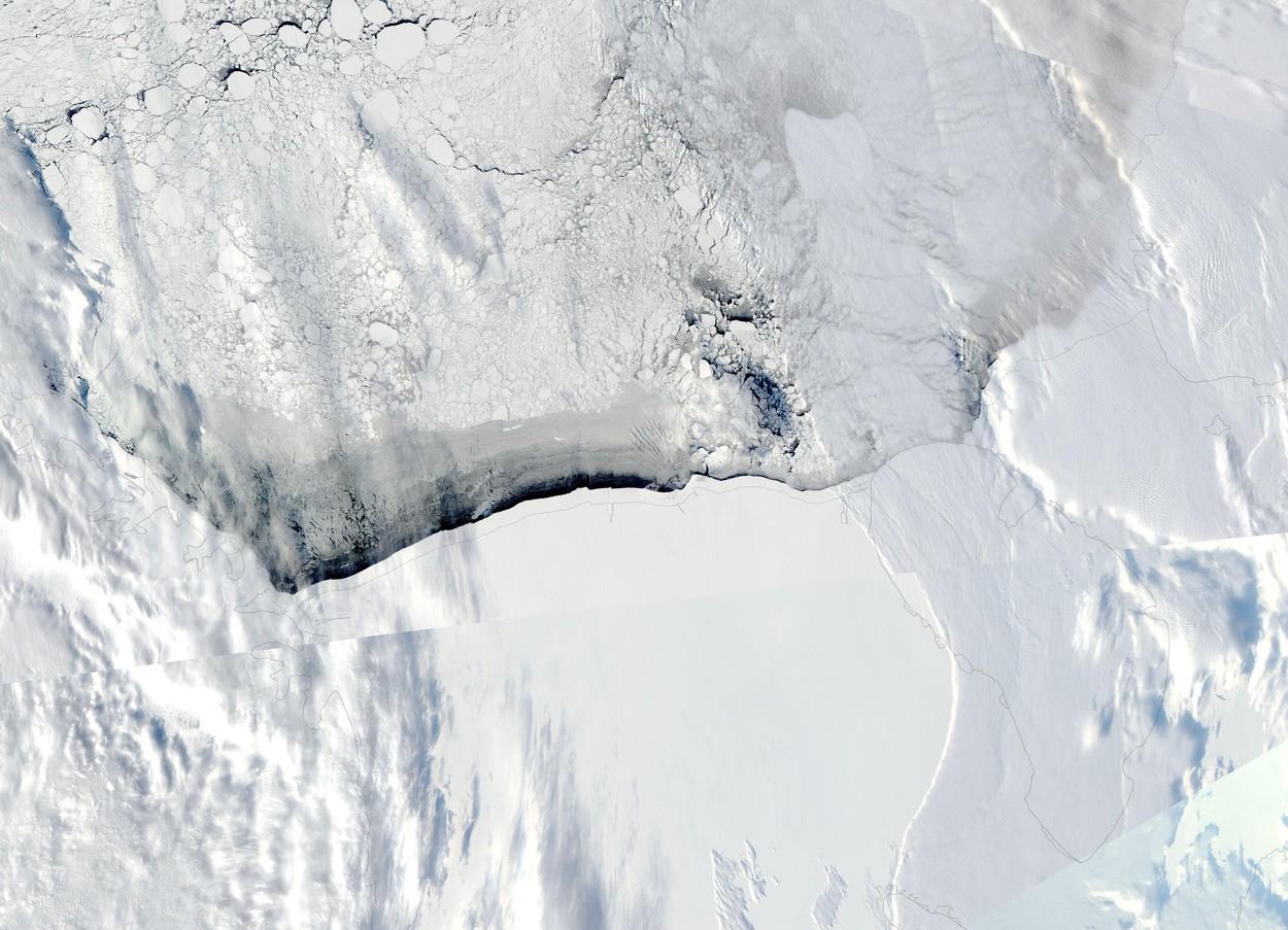 Un lac uriaş a dispărut pur şi simplu din Antarctica: 750 de milioane de metri cubi de apă "s-au evaporat" în doar 3 zile Un lac uriaş a dispărut pur şi simplu din Antarctica: 750 de milioane de metri cubi de apă "s-au evaporat" în doar 3 zile