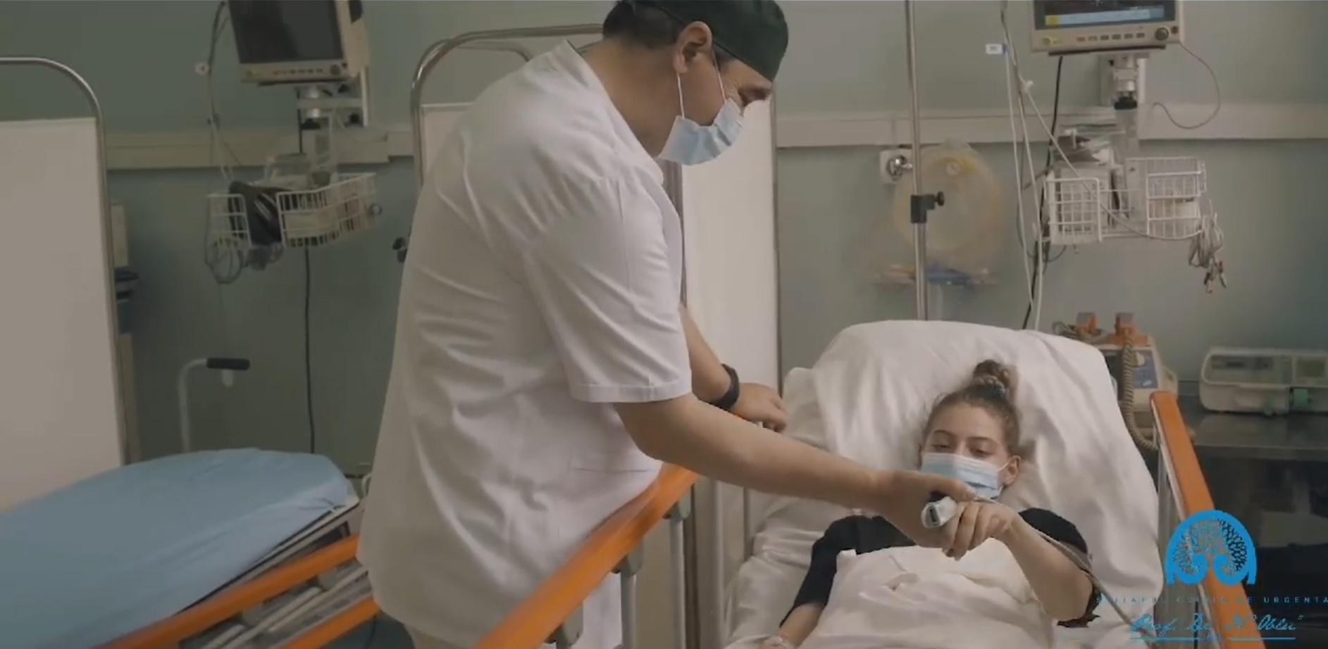 VIDEO | O studentă din Iaşi, intrată în comă din cauza unei tumori, şi-a revenit spectaculos: "Minunile există! Ea e dovada vie!" VIDEO | O studentă din Iaşi, intrată în comă din cauza unei tumori, şi-a revenit spectaculos: "Minunile există! Ea e dovada vie!"