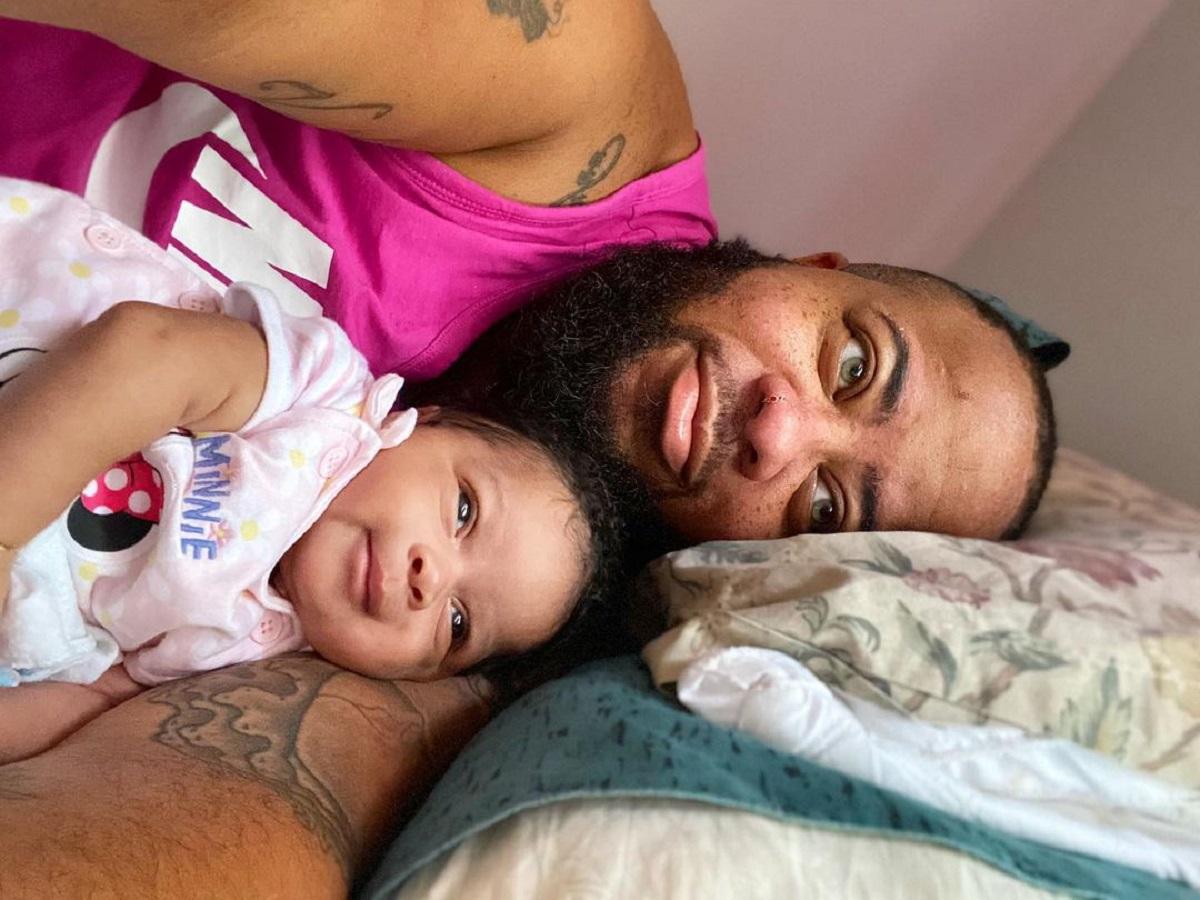 Kayden Coleman alături de fetiţa lui